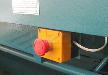 急停開(kāi)關(guān)2.jpg 急停開(kāi)關(guān)2.jpg