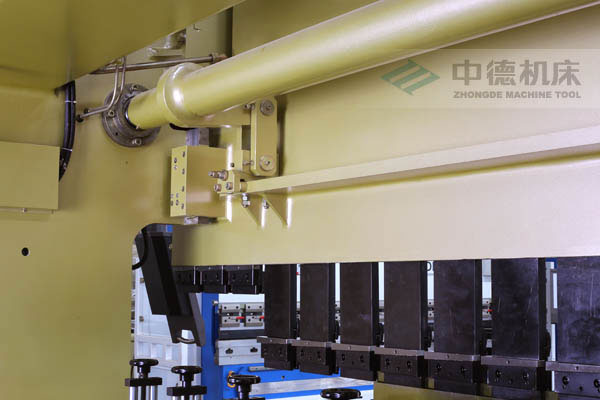 ZDPK-10032配有中德公司最新型扭軸同步裝置，強(qiáng)度高，能調(diào)節(jié)，專利技術(shù)